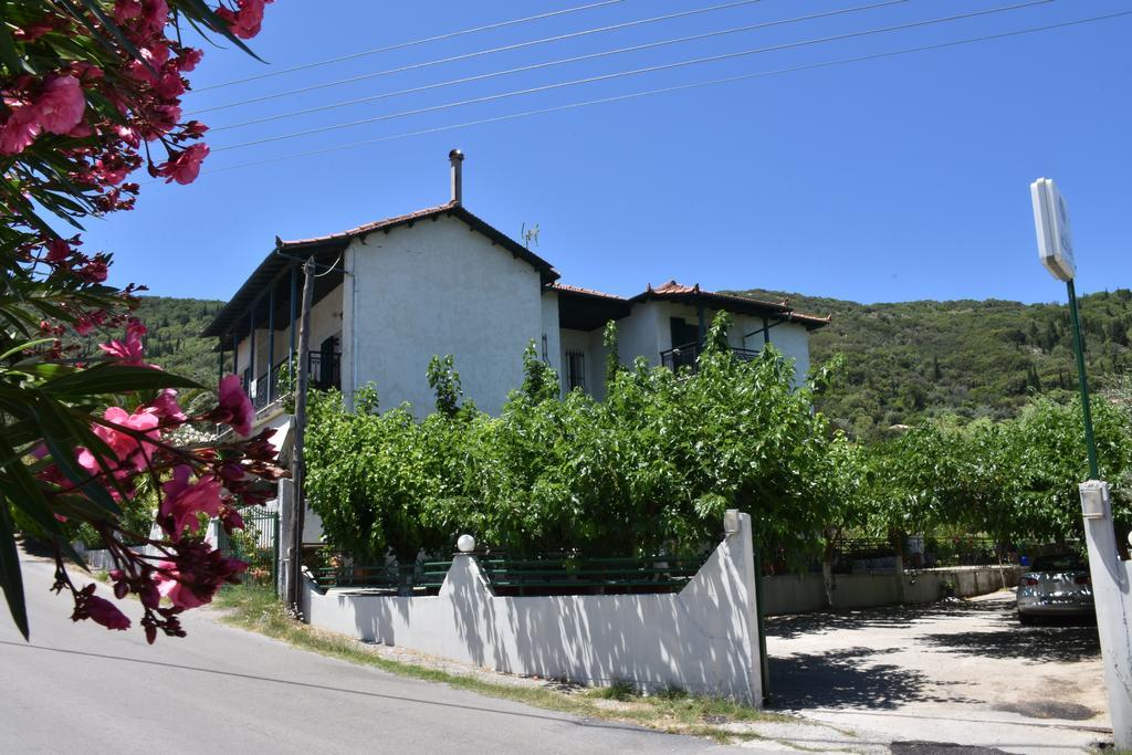 Studio Kostas Hotel Asprogerakata Exterior photo